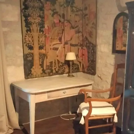 Dans La Cite De L'oustal De Beline Rocamadour