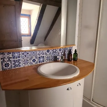 Dans La Cite De L'oustal De Beline *