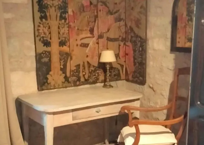 Dans La Cite De L'oustal De Beline Rocamadour