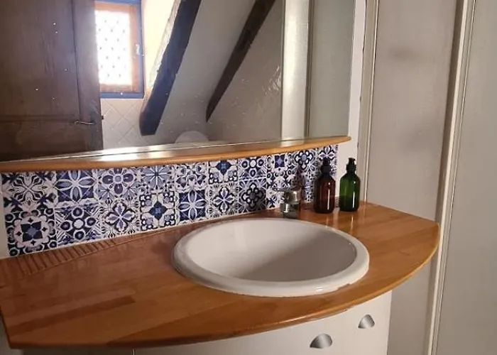 Dans La Cite De L'oustal De Beline *