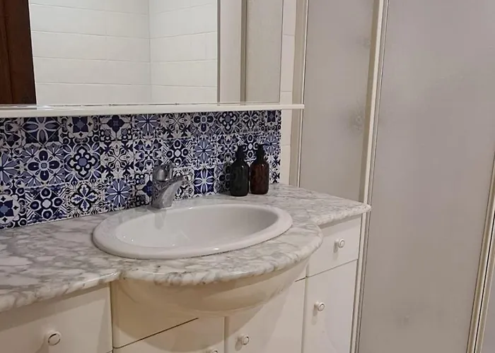 Dans La Cite De L'oustal De Beline Rocamadour