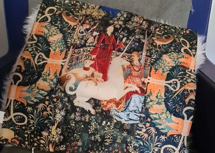 Dans La Cite De L'oustal De Beline Rocamadour