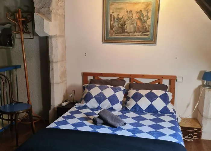 Dans La Cite De L'oustal De Beline Rocamadour