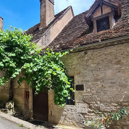 Dans La Cite De L'oustal De Beline Holiday home