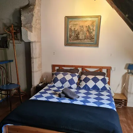 Dans La Cite De L'oustal De Beline 罗卡马杜尔