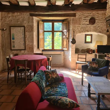 Dans La Cité De L'oustal De Beline Hébergement de vacances